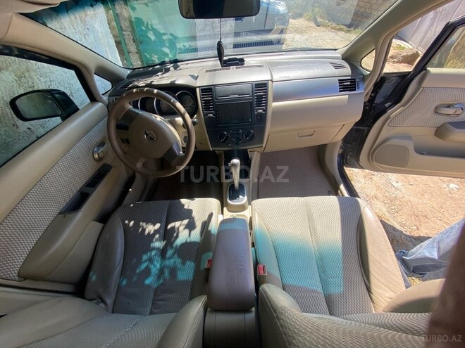 Nissan Tiida-6