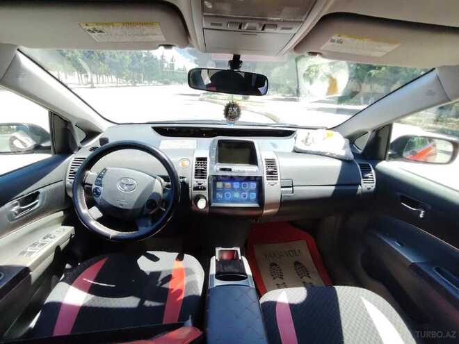 Toyota Prius-5