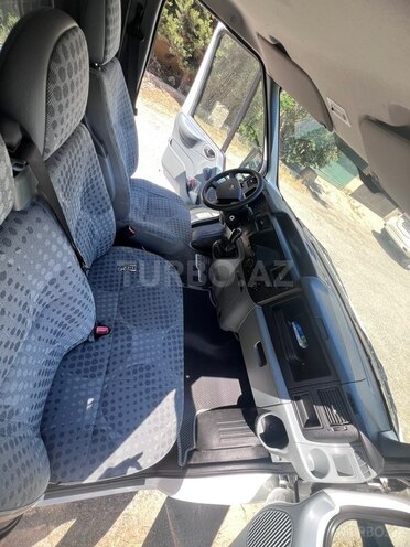 Ford Transit-3