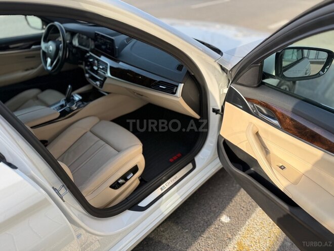 BMW 530e-8