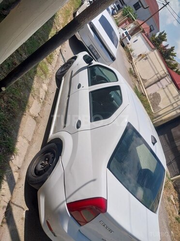 Renault Logan-6