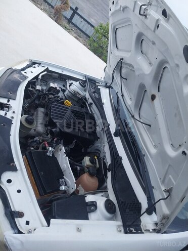 Renault Logan-5
