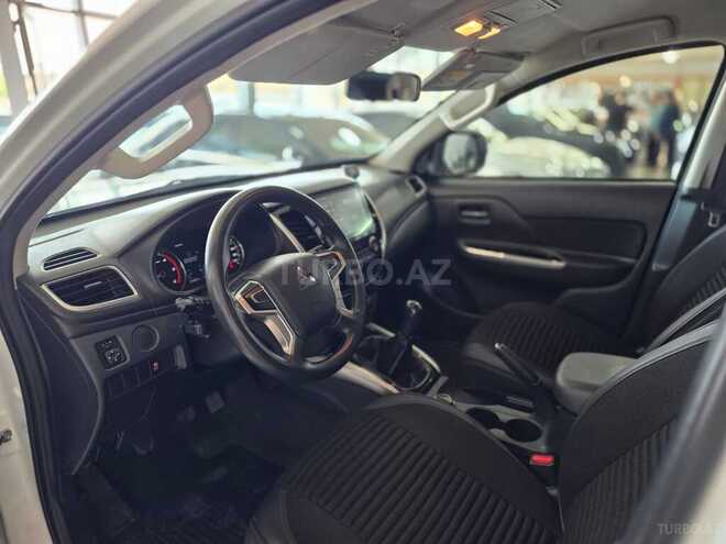 Mitsubishi L200-19