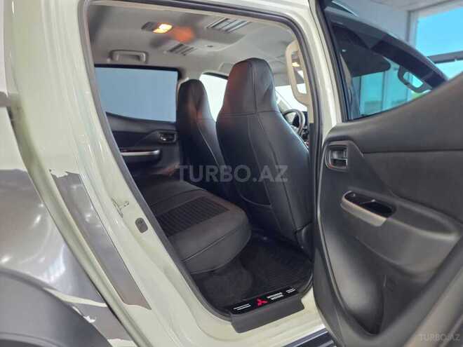 Mitsubishi L200-13