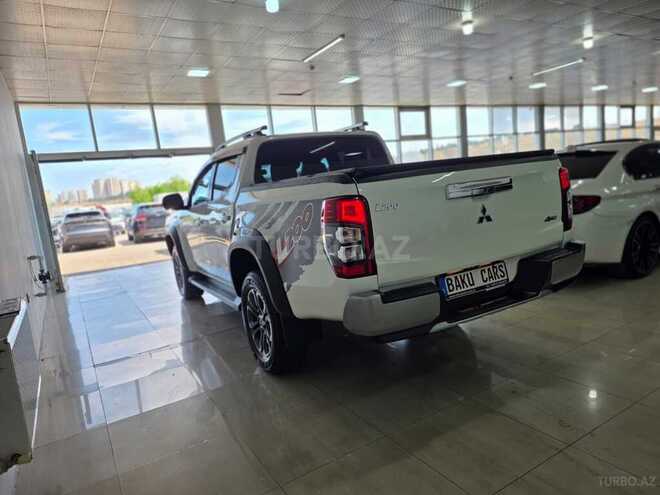 Mitsubishi L200-10
