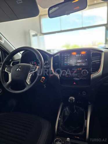 Mitsubishi L200-12