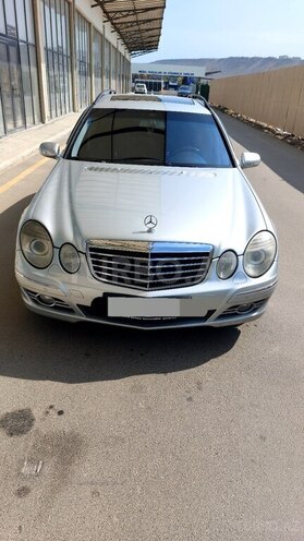 Mercedes E 220-1
