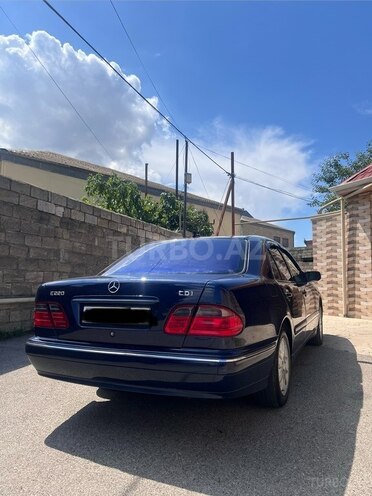 Mercedes E 220-4