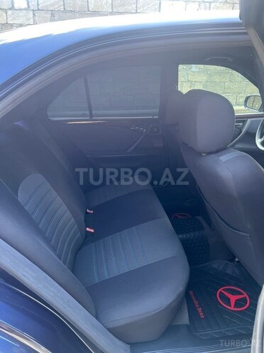 Mercedes E 220-10