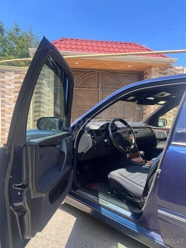 Mercedes E 220-6