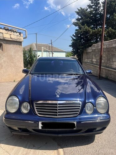 Mercedes E 220-1
