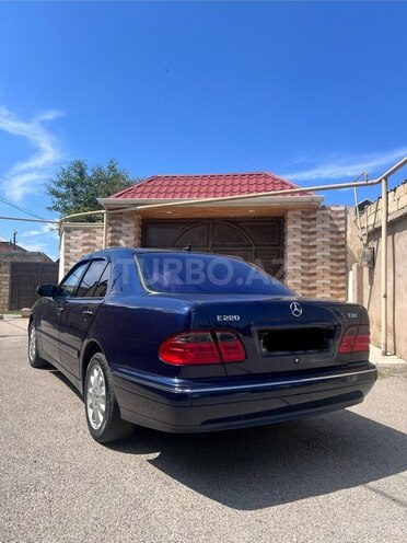 Mercedes E 220-5