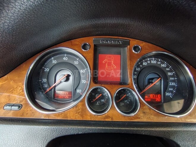 Volkswagen Passat-8