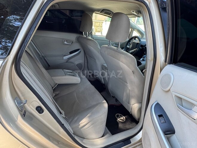 Toyota Prius-6