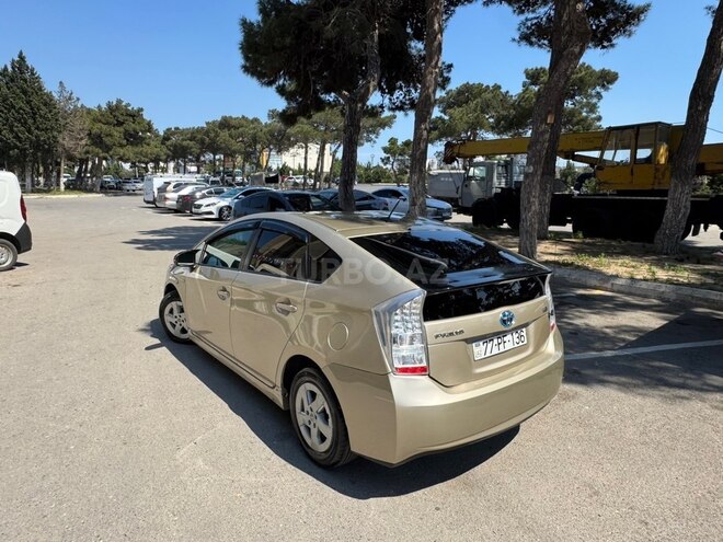 Toyota Prius-4