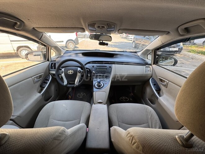 Toyota Prius-7