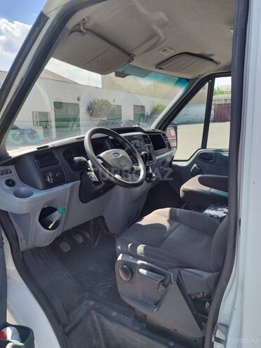 Ford Transit-8