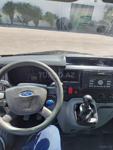 Ford Transit-10