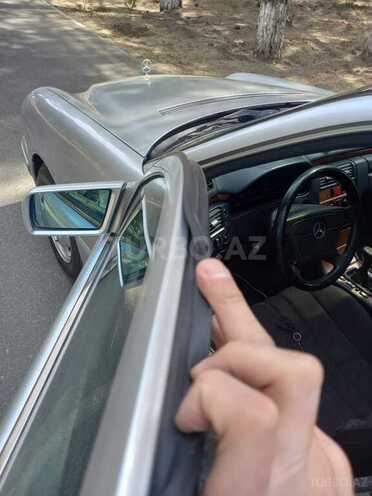 Mercedes E 200-17