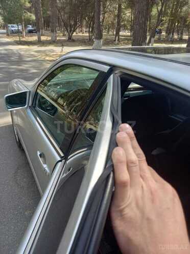 Mercedes E 200-19