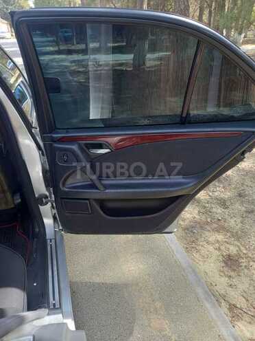 Mercedes E 200-10