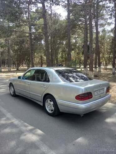 Mercedes E 200-4
