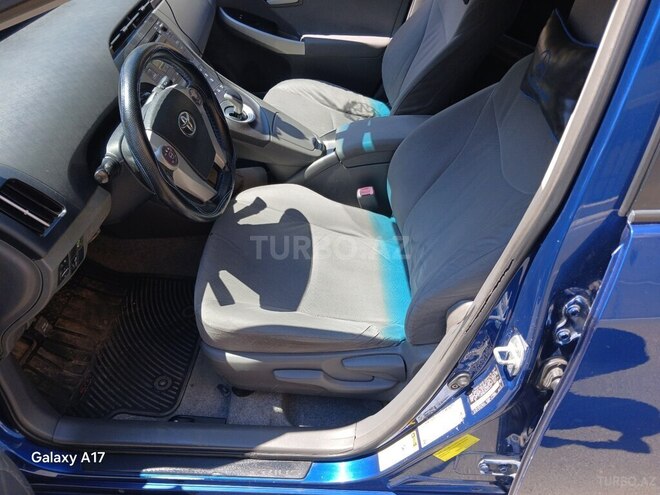 Toyota Prius-11