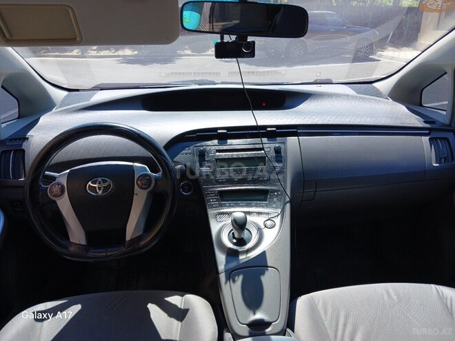 Toyota Prius-13