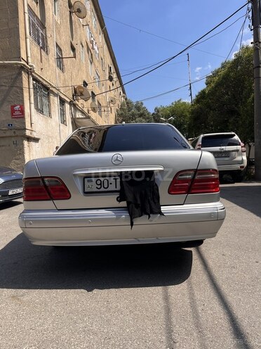 Mercedes E 240-2
