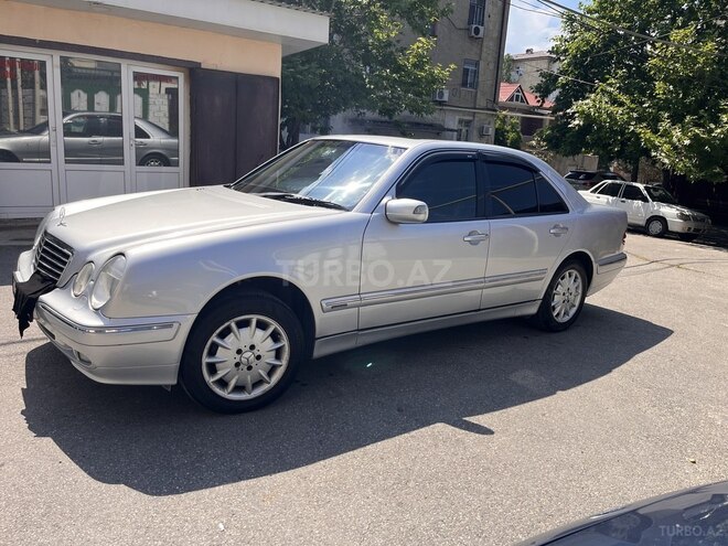 Mercedes E 240-4