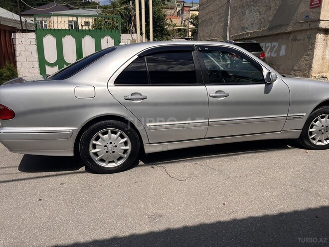 Mercedes E 240-5