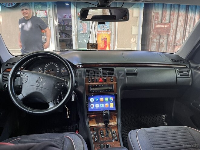 Mercedes E 240-7