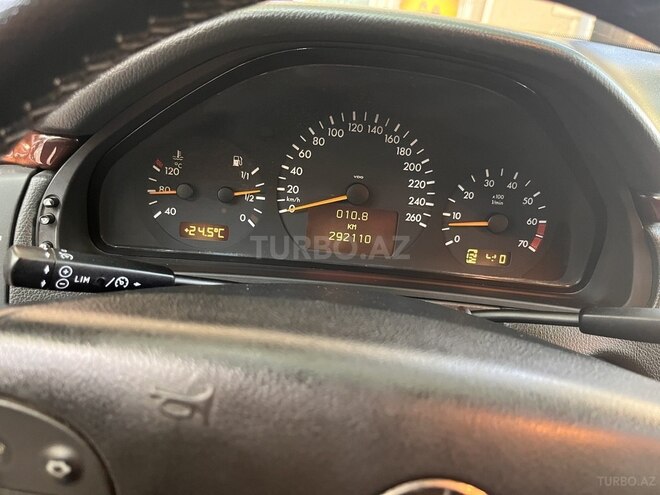 Mercedes E 240-8
