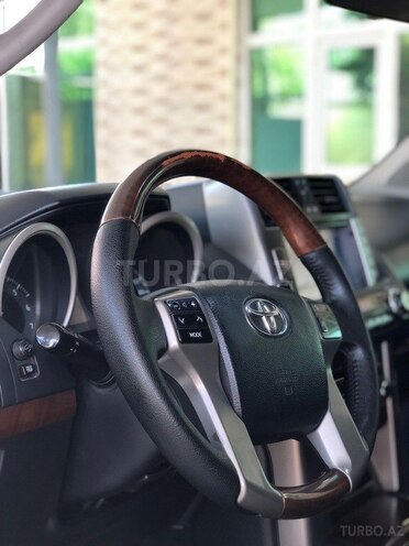 Toyota Land Cruiser Prado-12