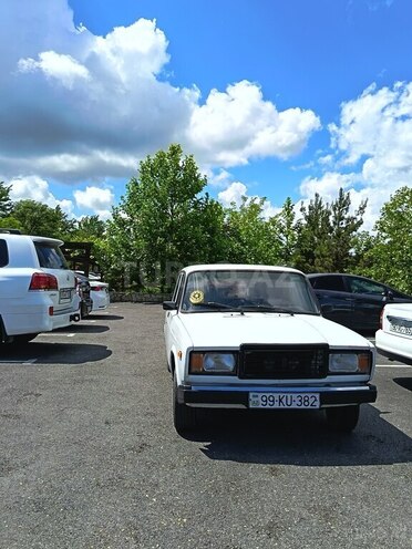 LADA (VAZ) 2107-1