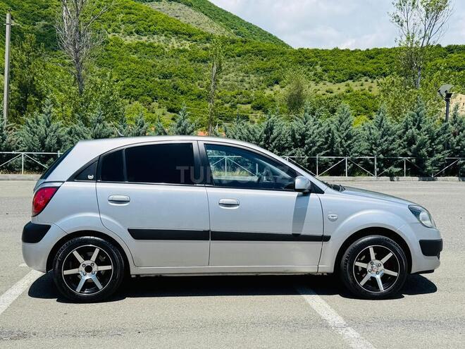 Kia Rio-5