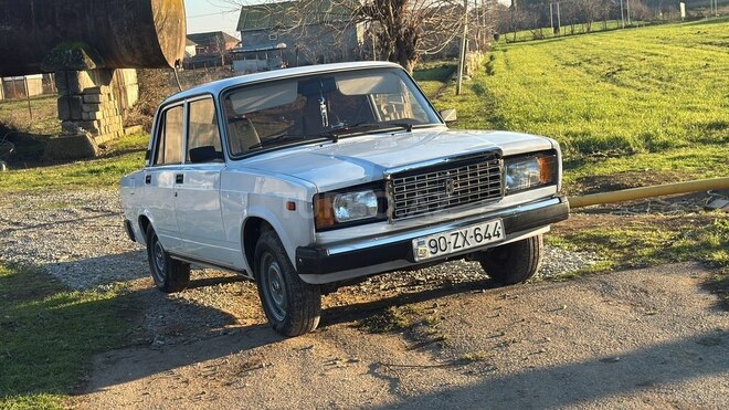 LADA (VAZ) 2107-1