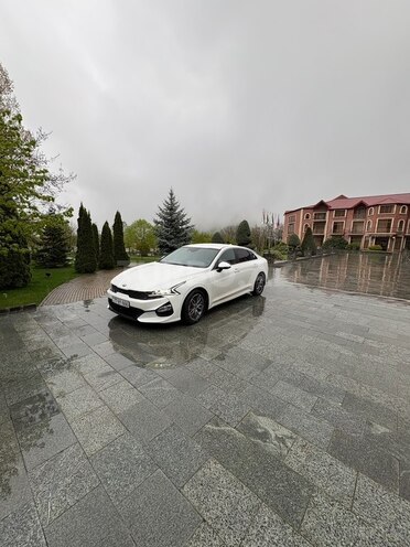 Kia K5-4
