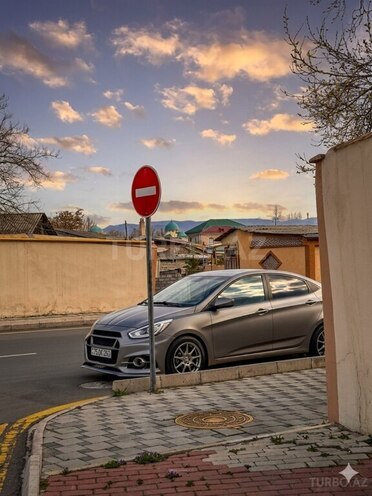 Hyundai Accent-1