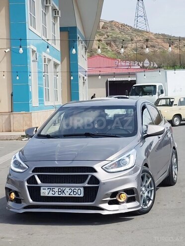 Hyundai Accent-2