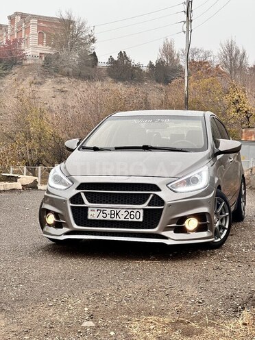 Hyundai Accent-3