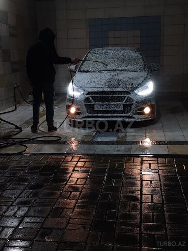 Hyundai Accent-4