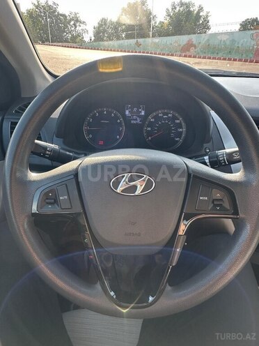 Hyundai Accent-7