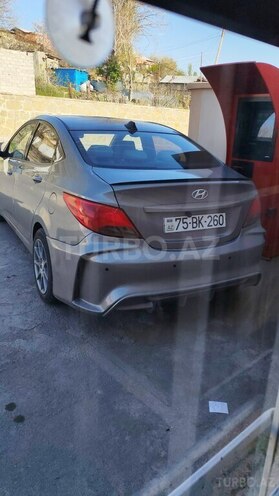 Hyundai Accent-9