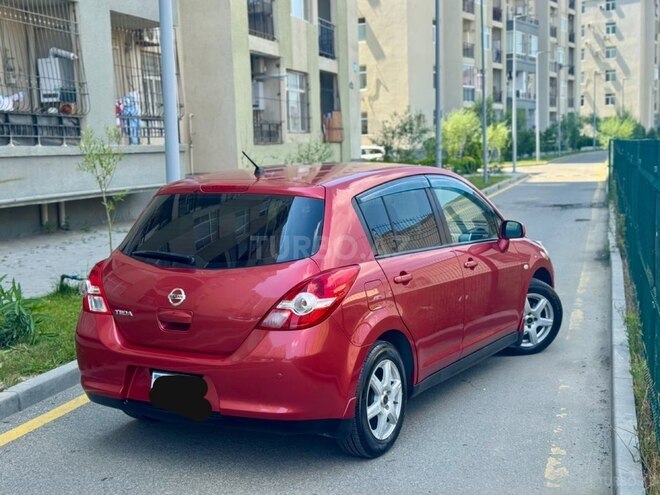 Nissan Tiida-5