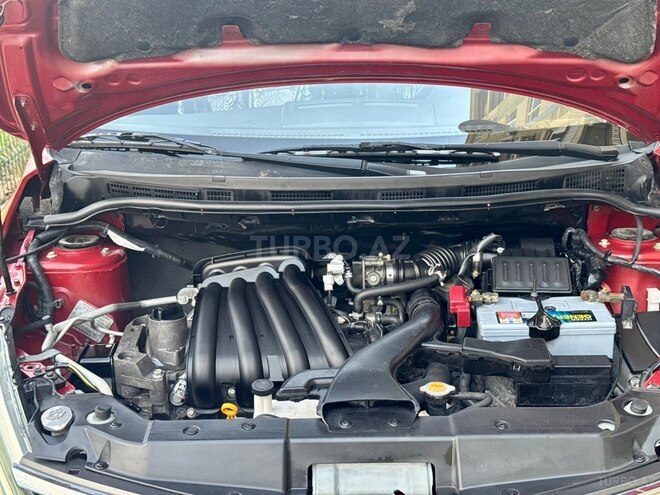 Nissan Tiida-10