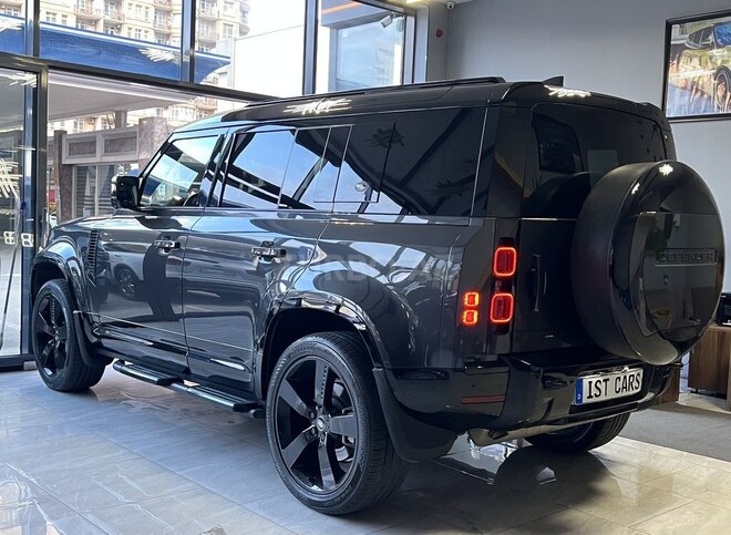 Land Rover Defender-7
