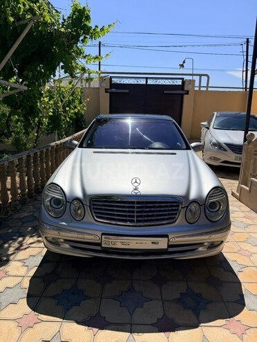 Mercedes E 320-1