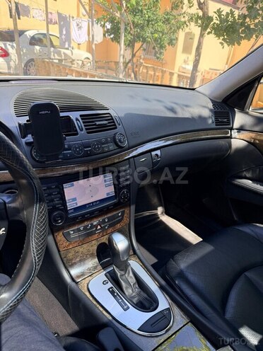 Mercedes E 320-11
