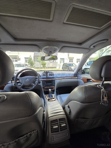 Mercedes E 240-4